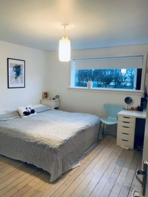 Sea Side 3br In Central With Free Parking Lejlighed